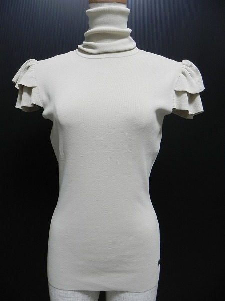 控えめフリルが大人可愛いを実現!フォクシーブティックのニットを買取しました。