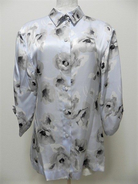 誰もが着たい上質な一枚。アルマーニコレッツォーニのフラワーブラウス