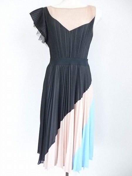 いろんなシーンに!ビーシービージーマックスアズリアのシフォンワンピース