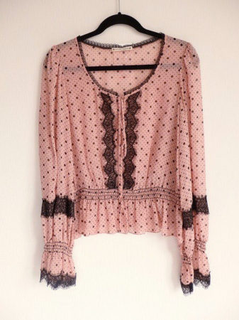 セレブ御用達！ナネットレポーのレトロフェミニンなブラウス