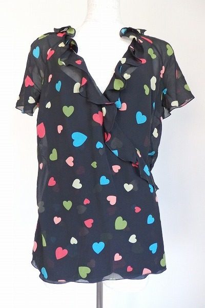 エレガントで大人可愛い、モスキーノのハート柄シルクシャツを買取しました