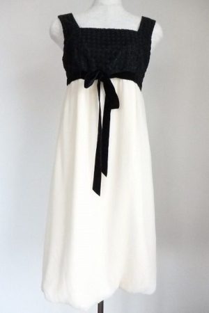 女性なら一枚は欲しい大本命アイテム、ロペのノースリーブワンピース