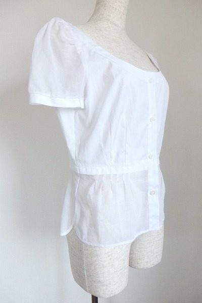 ジャンフランコフェレのガーリーなホワイトブラウスを買取しました