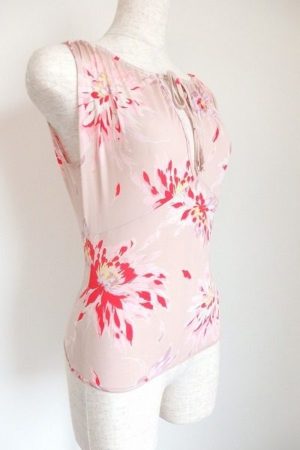 ロマンチックで大人可愛い！ブルマリンのノースリーブ花柄カットソー