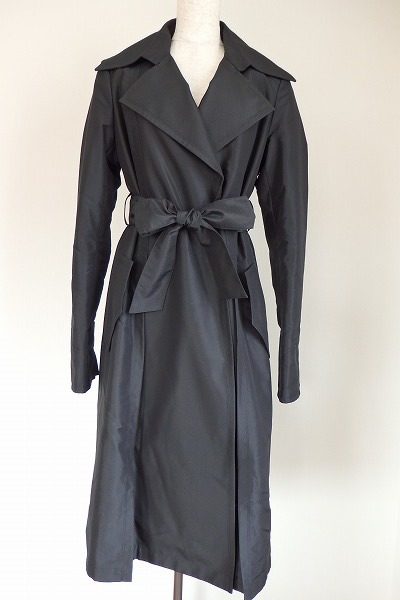 カッコいい大人の着こなしにモガのトレンチコート