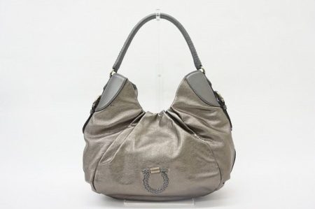 普段使いにもお仕事にも使いやすさ抜群！フェラガモの2wayバッグを買取しました