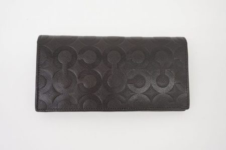 安心して長く使えるシンプルな定番柄！コーチの長財布