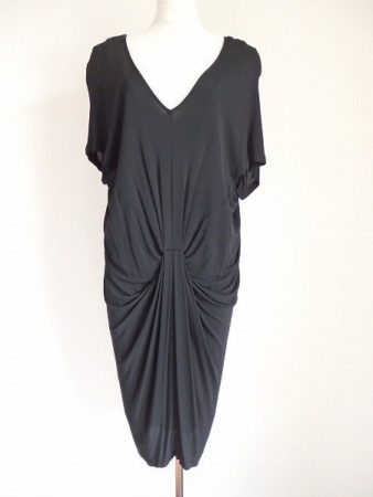 ダイアンフォンファステンバーグの美ラインブラックドレープワンピースを買取しました