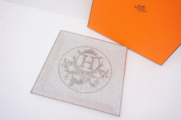 ラグジュアリーな気分をお部屋で楽しめるエルメスのスクエアプレート