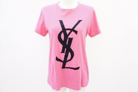 イブサンローランのビッグロゴが目を引く！大胆なロゴ使いが個性を主張するTシャツを買取しました