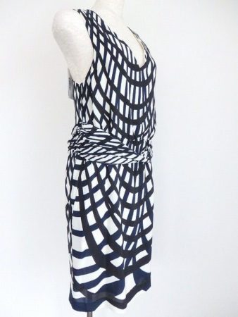 シンプルながら個性的！シルエットも美しいセオリーのドレスワンピースを買取しました