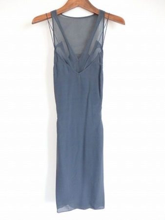 女性らしいシルエットを作り出すアレキサンダーワンのワンピース