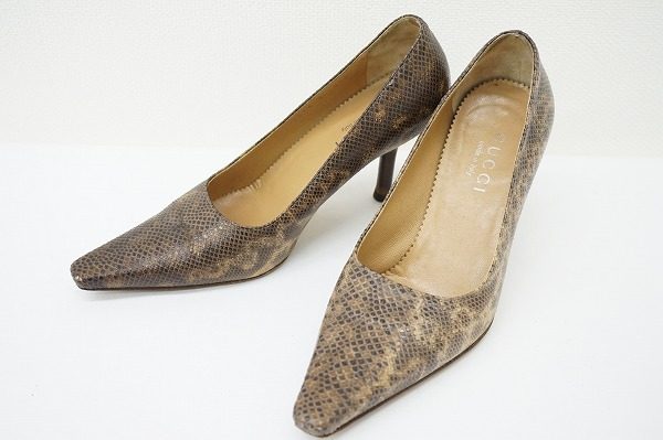 合わせる服を選ばない！スタイルを格上げするグッチのパンプスをお売り頂きました