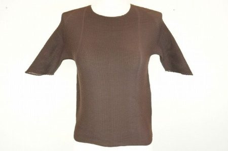 たった1枚でもさすがの存在感。イッセイミヤケのカットソーをお売り頂きました。