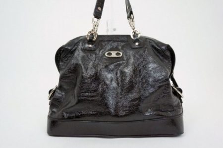 シンプルで使いやすく大容量。見た目にも機能的にも優秀なセリーヌのショルダーバッグを買取しました