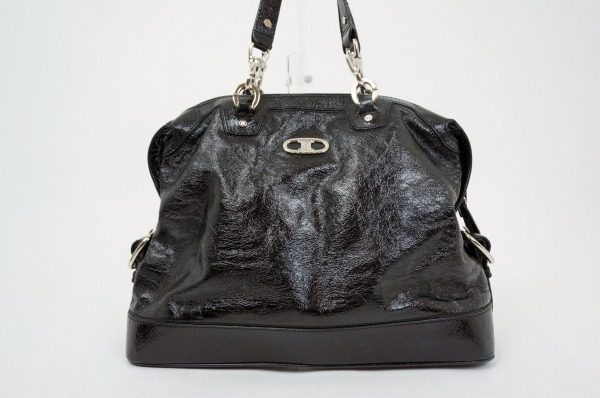 シンプルで使いやすく大容量。見た目にも機能的にも優秀なセリーヌのショルダーバッグを買取しました