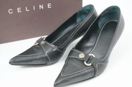 ポインテッドトゥが大人っぽい！ビジネスシーンにも使えるセリーヌの黒パンプスを買取しました