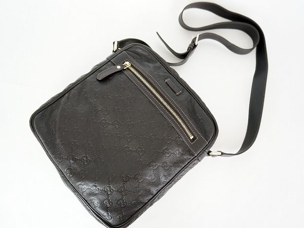 持ち歩きに最適なサイズ感。グッチのショルダーバッグを買取しました