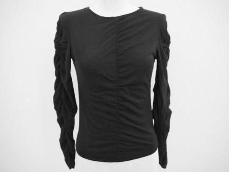 シンプルなお色でありながらデザインが個性的。グッチのシルク製カットソーを買取しました