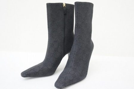 シックなグレイのGGキャンバス地がポイント。グッチのブーツを買取しました