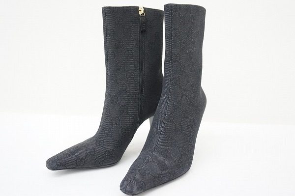 シックなグレイのGGキャンバス地がポイント。グッチのブーツを買取しました