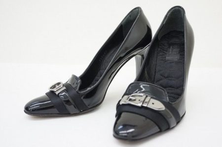 エレガントな雰囲気が魅力的。グッチのブラックのエナメルパンプスを買取しました