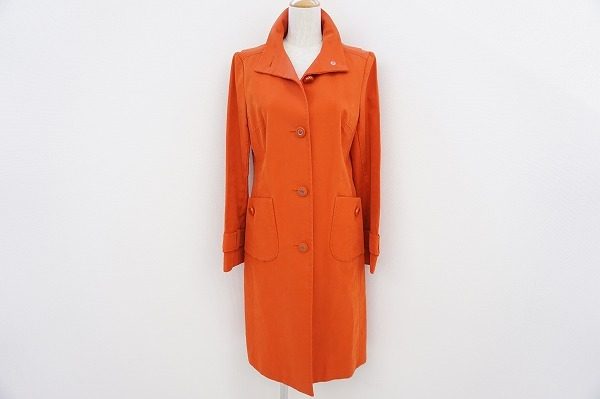 トリーバーチらしいポップなカラーが魅力的なトレンチコートを買取しました