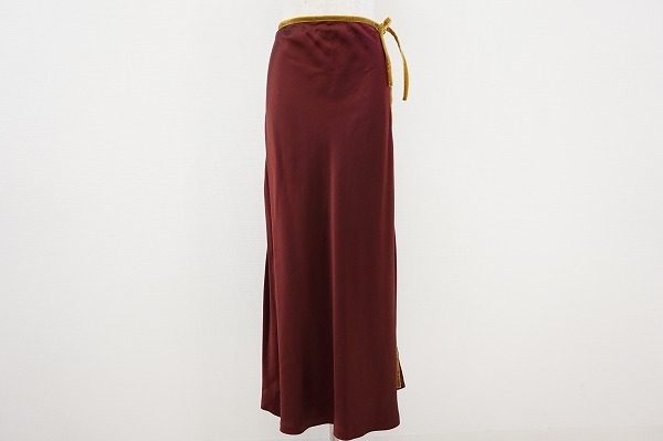 縦のラインでスタイルアップ効果抜群。エトロの上品なロングスカートを買取しました