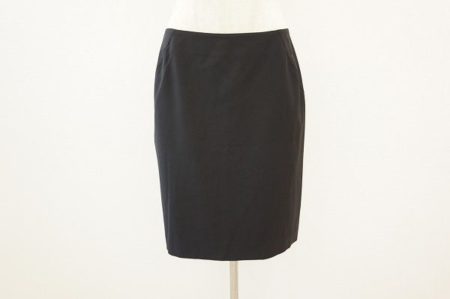 一切の装飾を施していない、グッチのシンプルなタイトスカートを買取しました
