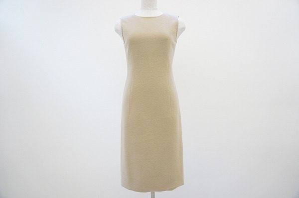 一目で上質さが伝わってくるフォクシーブティックのカシミア混ワンピースを買取しました。