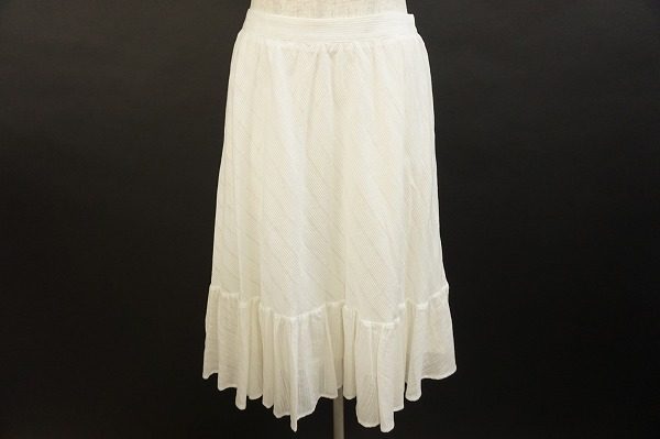 ふんわりとした女性らしい雰囲気を演出。アンテプリマのスカートを買取しました