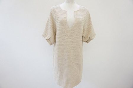 柔らかく自然な風合いのベージュ。アドーアのニットワンピースを買取しました