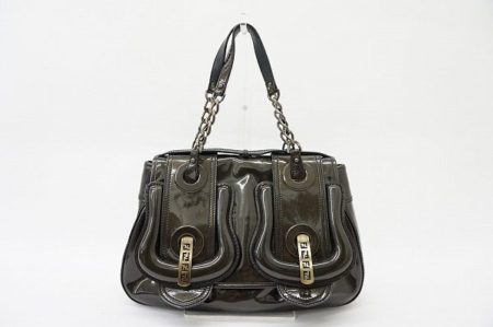 様々な表情を見せてくれる、フェンディのエナメルチェーンバッグを買取しました