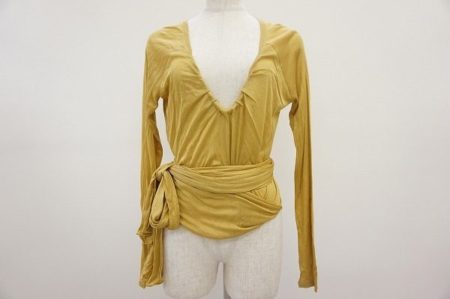 これまでに見たことがないような斬新なデザインが特徴的。グッチのトップスを買取しました