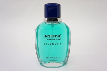 ユニセックスな香りで大人気のジバンシィのアンサンセウルトラマリン