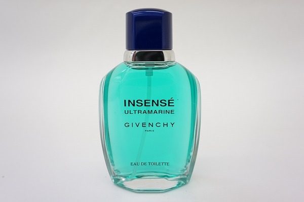 ユニセックスな香りで大人気のジバンシィのアンサンセウルトラマリン
