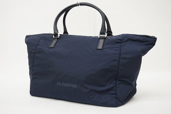 大容量で普段使いに最適！ジルサンダーの大人っぽいブラックのトートバッグ
