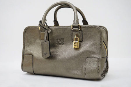 スペイン王室御用達ブランド、ロエベの上質なレザーハンドバッグを買取しました