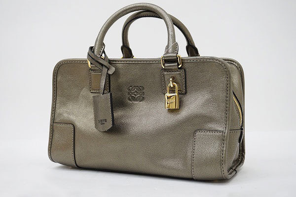 スペイン王室御用達ブランド、ロエベの上質なレザーハンドバッグを買取しました