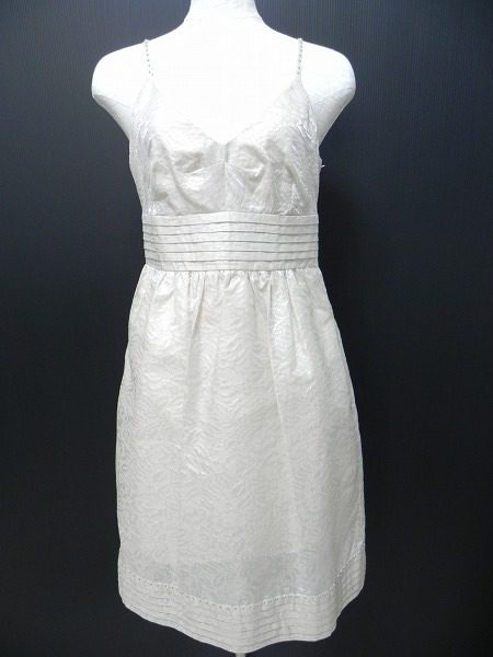 バックスタイルも可愛いシーバイクロエのキャミソールドレス