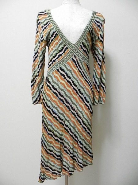 ドレスとしてのご着用もOK。ミッソーニのニットワンピースを買取いたしました