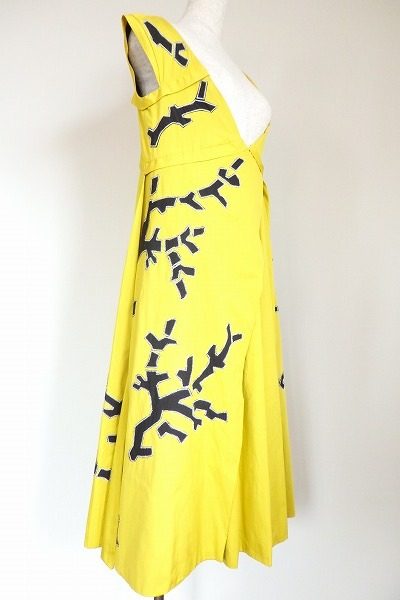 グッチのイメージを根本から覆す。イエローの華やかなワンピースを買取しました