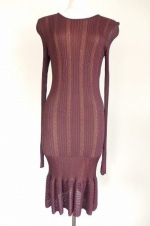 セレブを虜にする伝説のブランド、アライアのセクシーなニットドレス