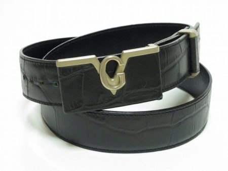 フロントのロゴが素敵。大人の男性のためのヴェルサーチのベルトを買取しました