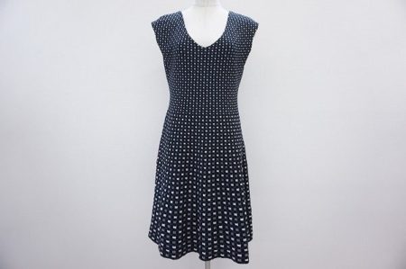 上品なシルエットで差が付くルイヴィトンのシルク混ワンピース