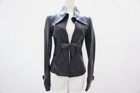 ラグジュアリーブランド・ヴァレンティノのブラックレザージャケット