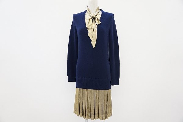 遊び心たっぷりのデザインがポイント。モスキーノのニットワンピースを買取しました