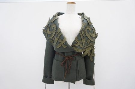 コートなのにセクシー。手仕事の技がさえるロベルトカヴァリのコート