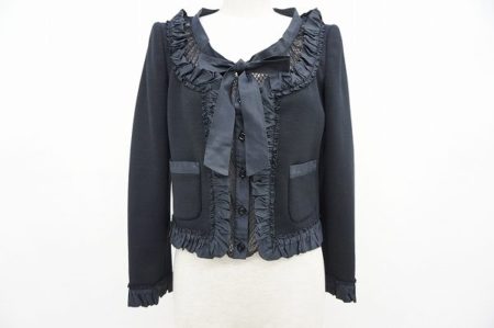 フリル・リボン・レース使いが上品。モスキーノの黒ジャケットを買取しました