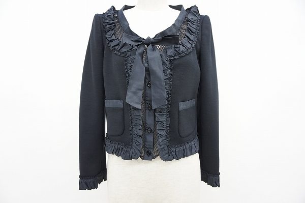 フリル・リボン・レース使いが上品。モスキーノの黒ジャケットを買取しました